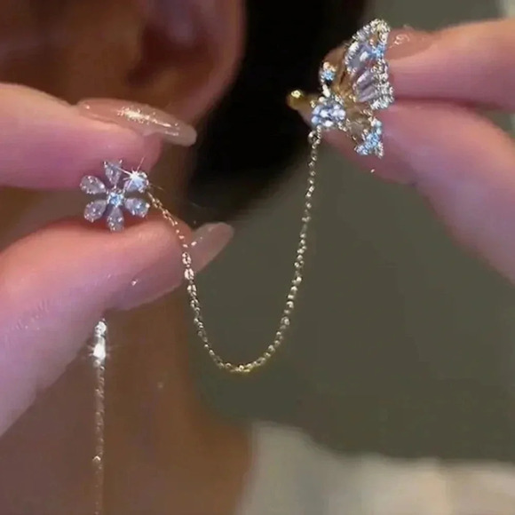 New! Rhinestone One-piece Butterly Earring - Picture 5 of 5